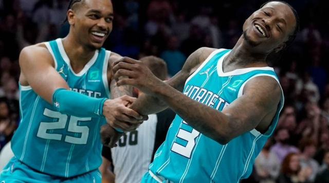 yl23455永利官网-乔丹的篮球迷要被抢走啦 隔壁足球队完成主场首秀