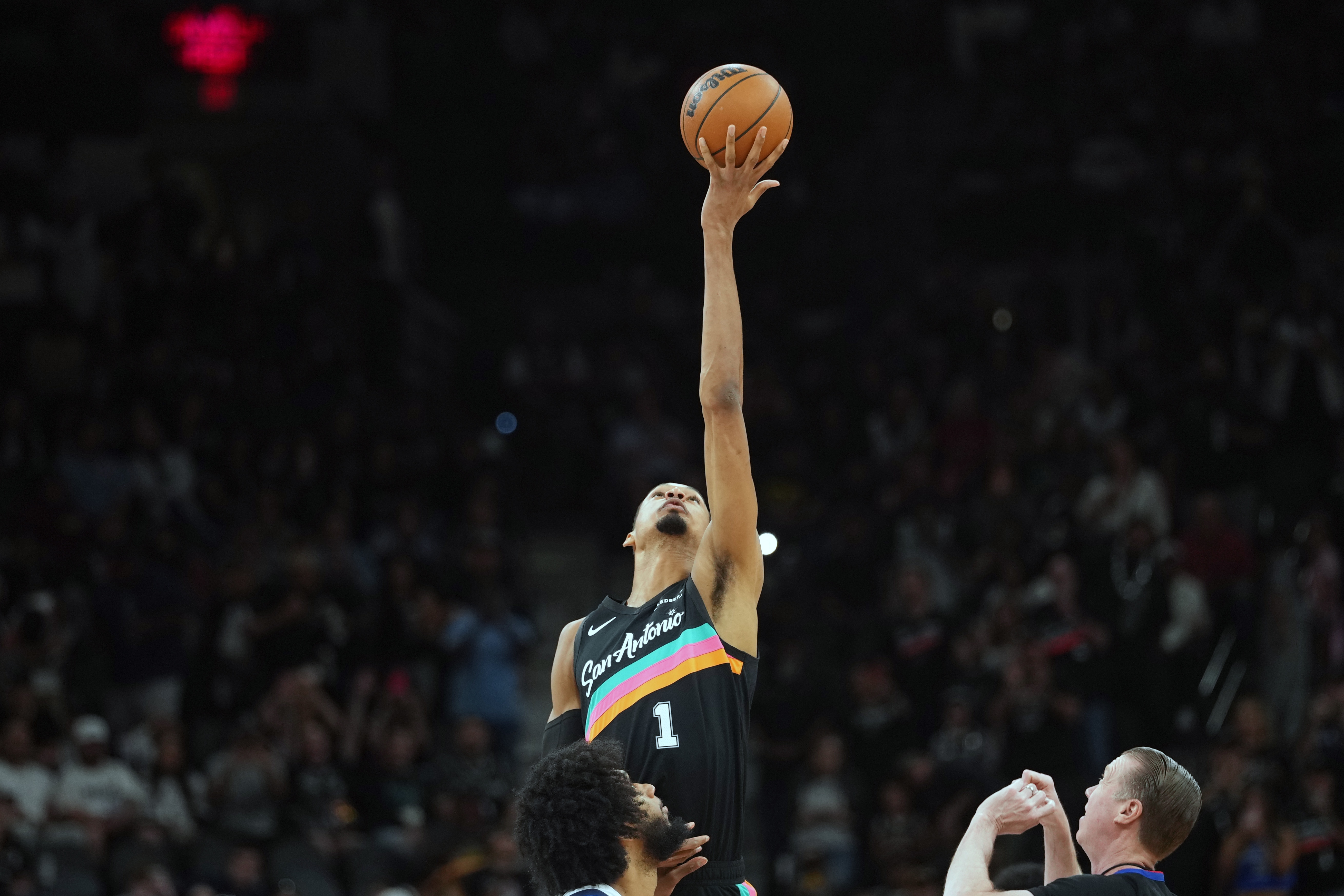 yl23455永利官网-米奇谈文班不打：他肋骨还是有点酸痛 我们认为这个决定是合适的